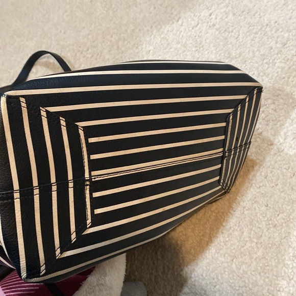 Beautiful like new black and white striped tote bag - Picture 5 of 5